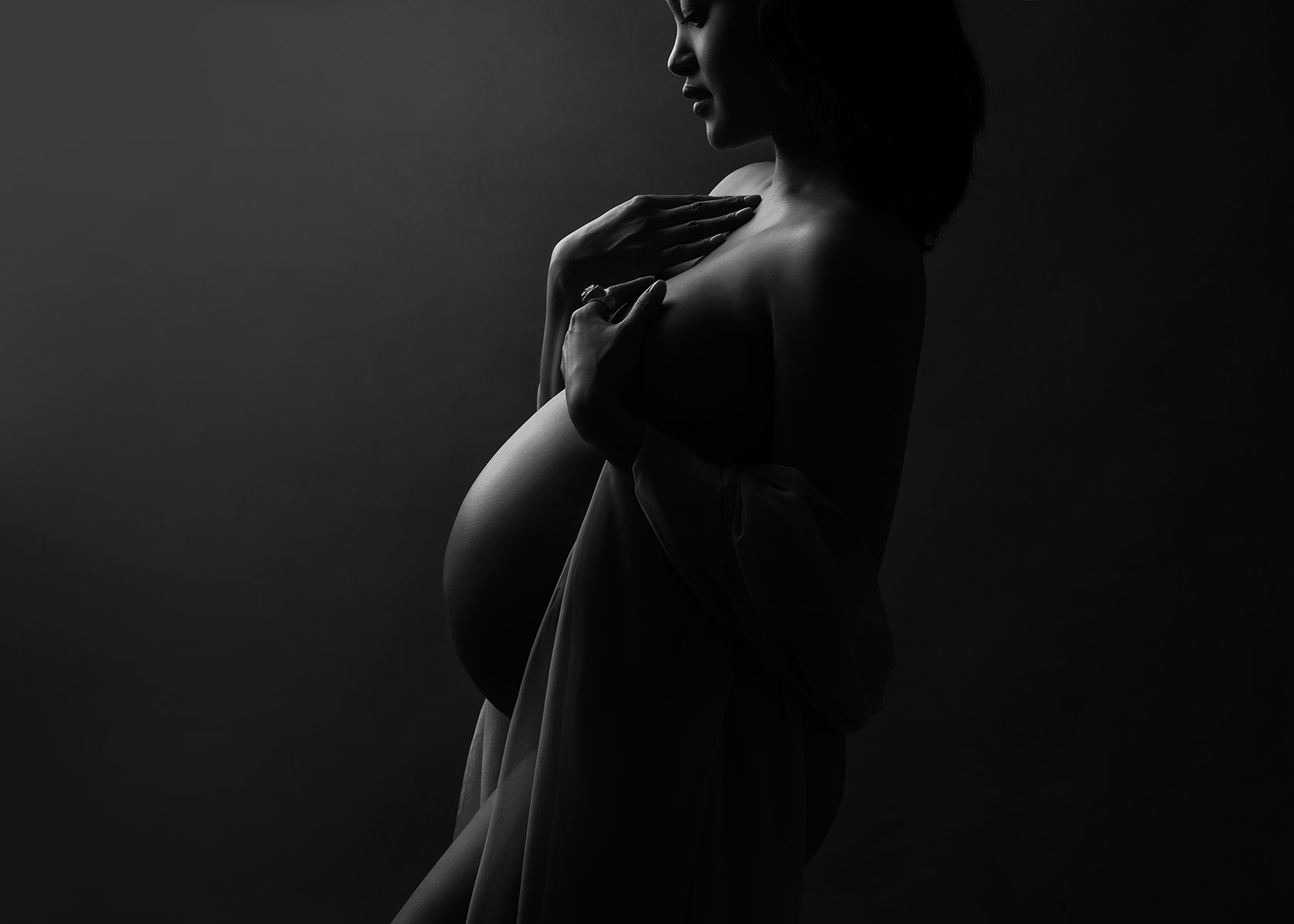 Silhouette photo showing the contours of a pregnant woman