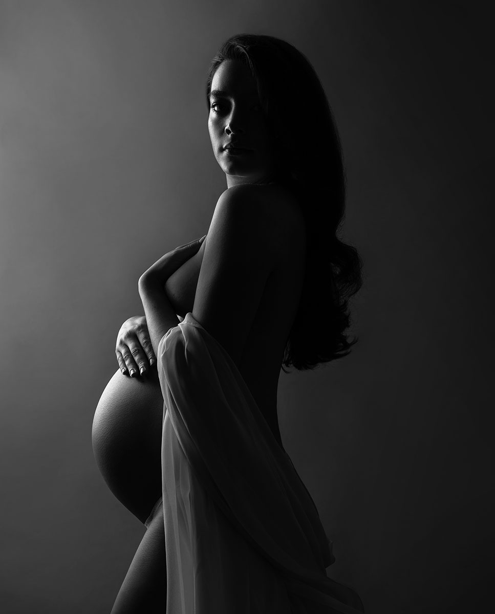 Artistic pregnancy photo in NYC