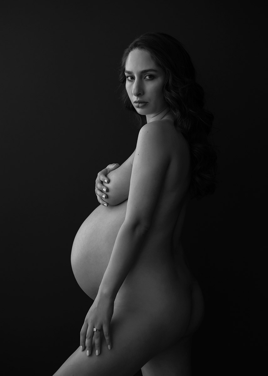 Black and white photo of a nude pregnant woman