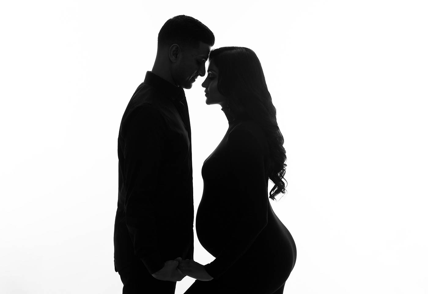 Black and white silhouette of a married couple during pregnancy